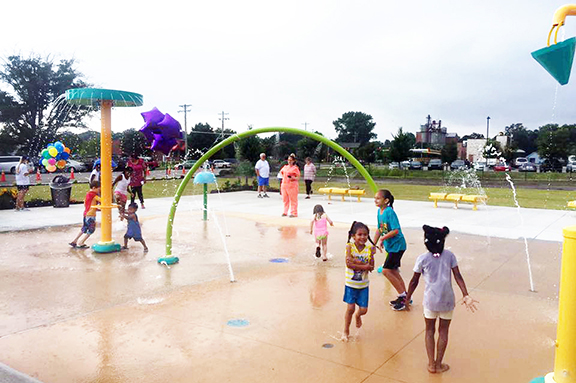 kids playing in splash pad at enfield park in elizabeth city nc